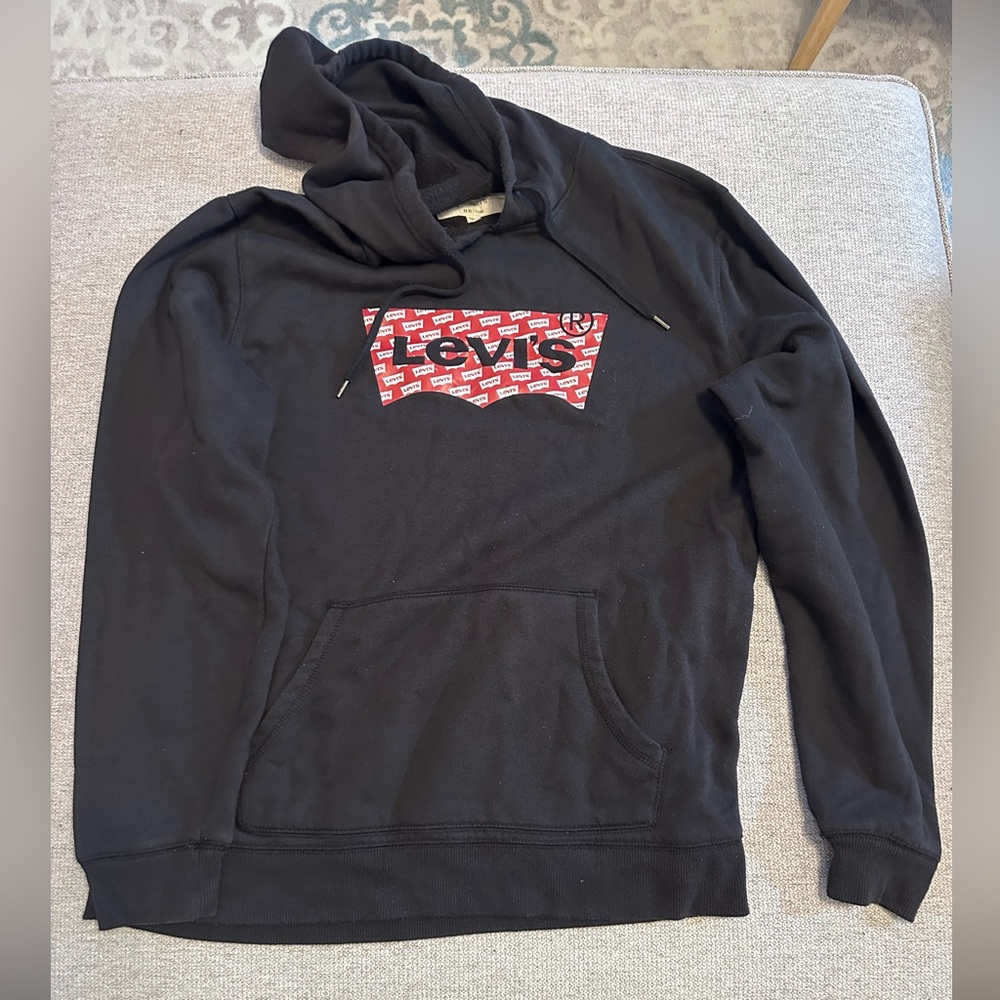 Bundle Levi’s black hoodie and tshirt